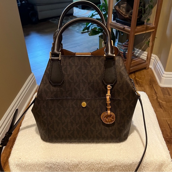 MK Michael Kors bucket shoulder bag purse - Picture 7 of 7